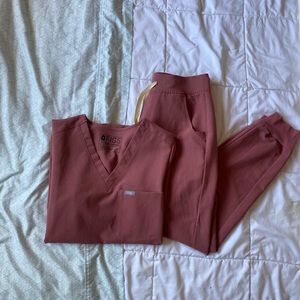 Mauve figs scrubs